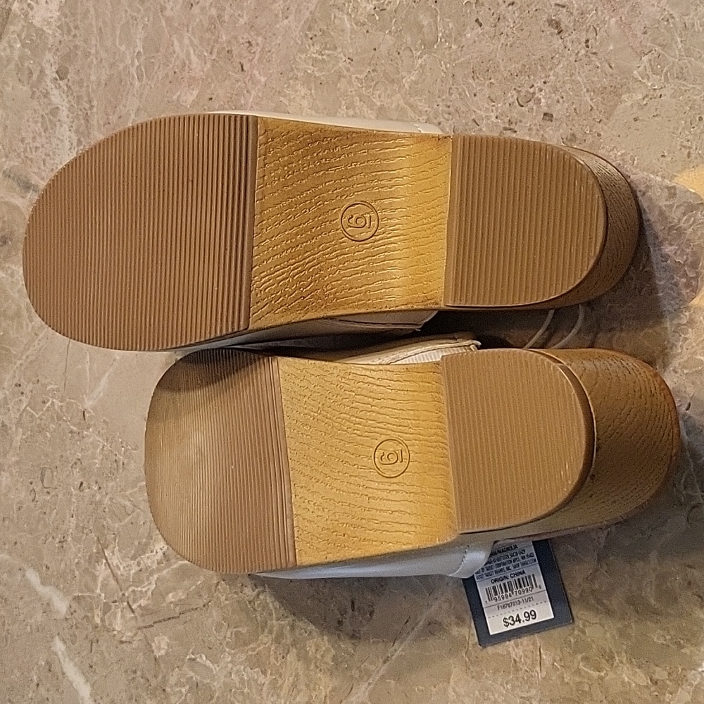 NWT clogs - Picture 4 of 6